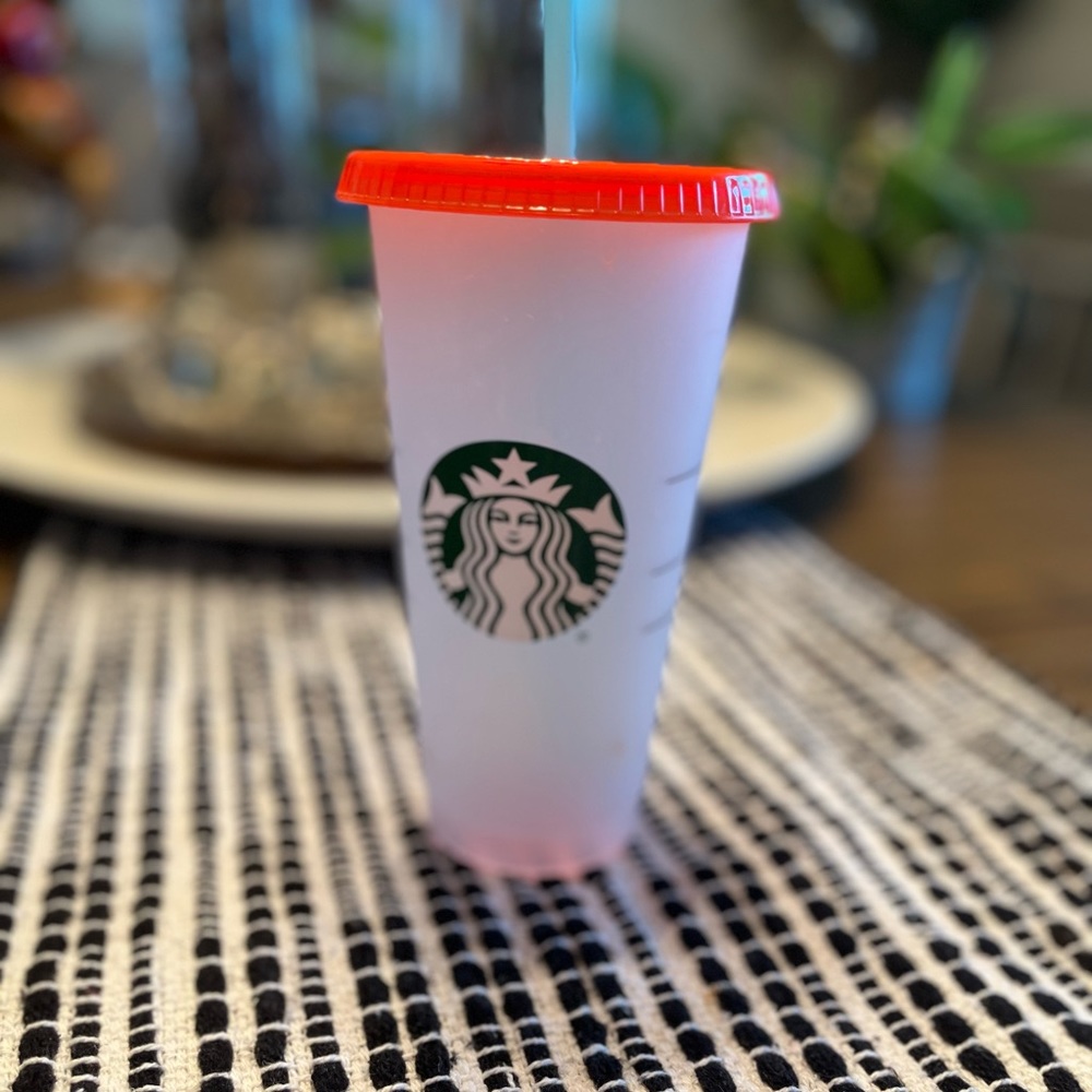 New. Starbucks color changing cup with straw